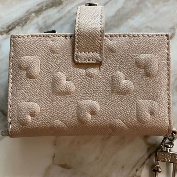 Betsey Johnson Heart XO Wallet Credit Card Case with Key Ring Faux Leather Beige - Picture 4 of 11